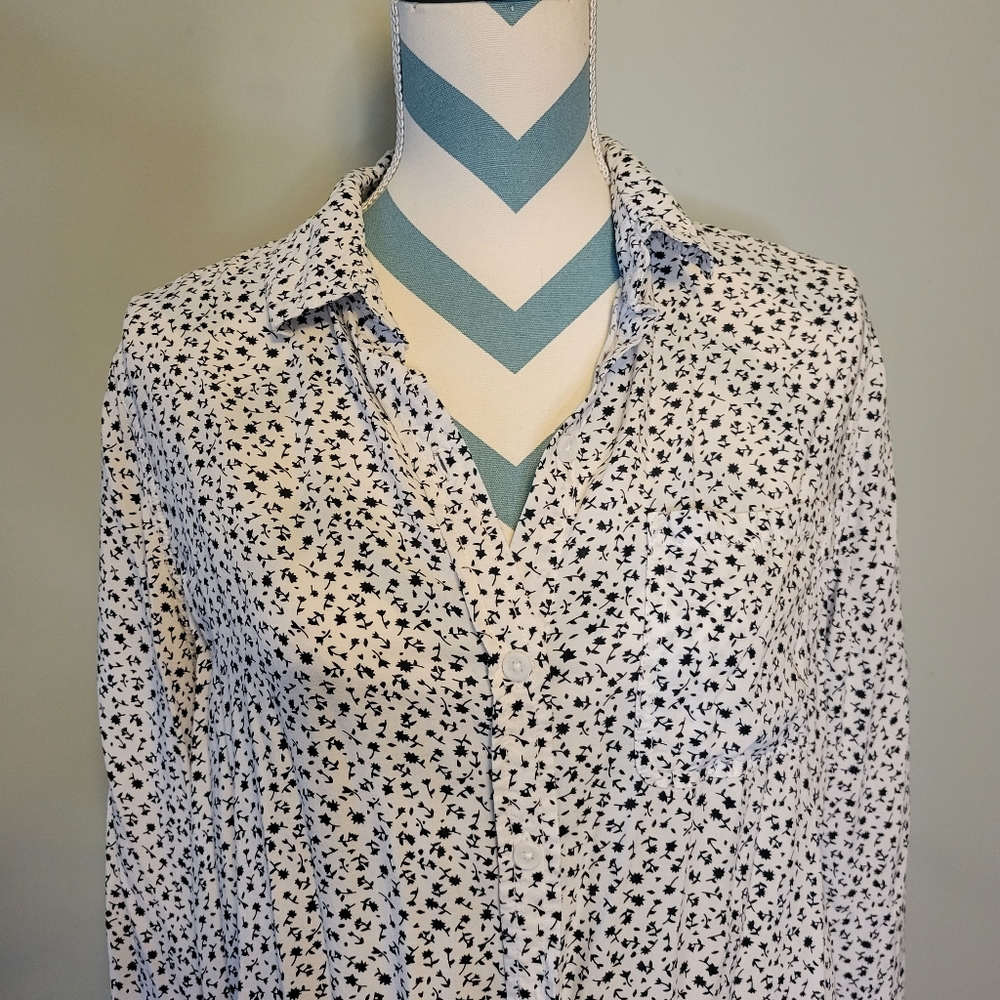 beachlunchlounge White Floral Print Long Sleeve Size L